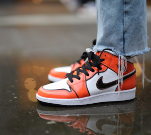 Alternative view of Giày Nike Air Jordan 1 Mid SE GS 'Turf Orange' BQ6931-802