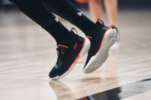 Alternative view of Giày Under Armour Curry 7 'Beta Red' 3021258-001