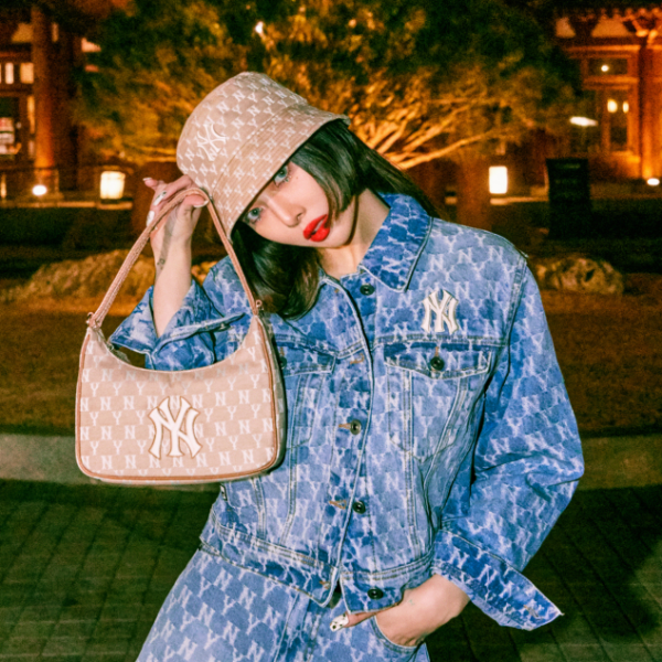 Túi Monogram Jacquard Hobo Bag New York Yankees 32BG33111-50B - Ảnh 9