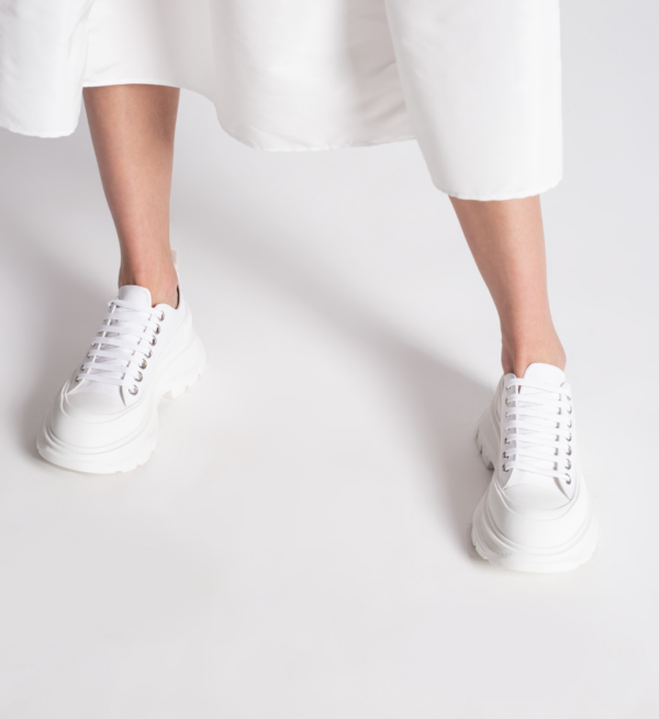 Giày Alexander McQueen Wmns Tread Slick Lace Up 'White' 611705-W4MV2-9000 - Ảnh 2