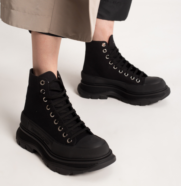 Giày Alexander McQueen Tread Slick Low Lace Up Boots Black 611706-W4MV2-1000 - Ảnh 2