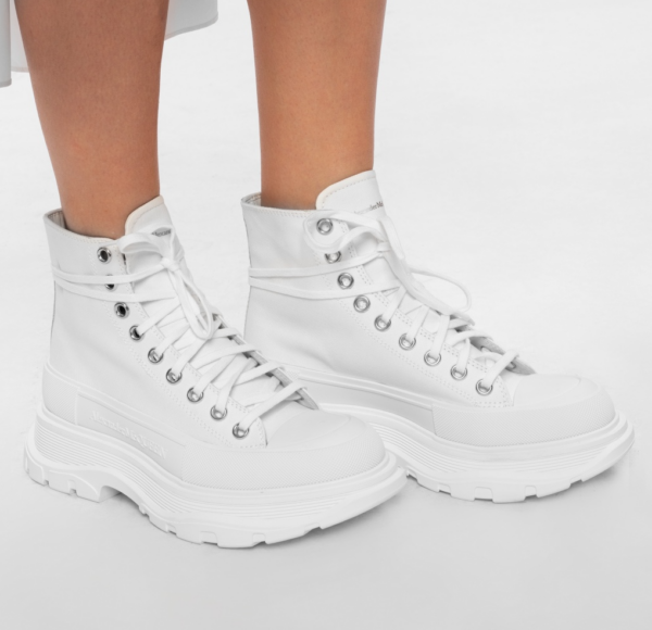 Giày Alexander McQueen Wmns Tread Slick Boots 'White' 611706-W4L32-9000 - Ảnh 2