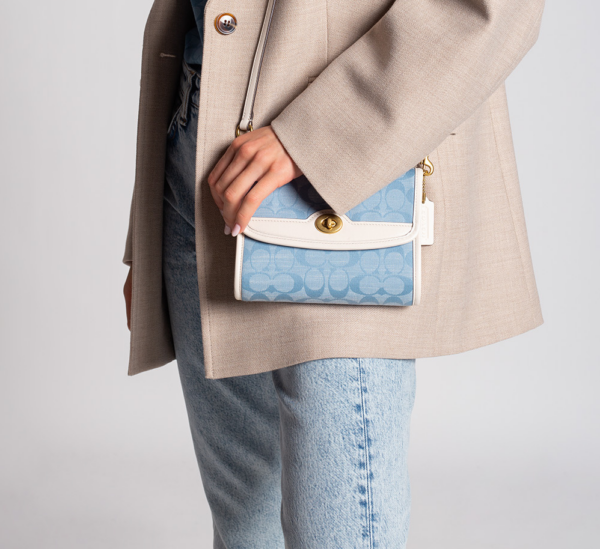 Túi Coach Kip Turnlock Crossbody In Signature Chambray C4676 B4SUX - Ảnh 4