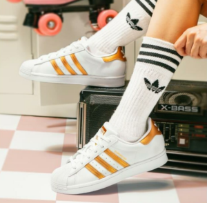 Alternative view of Giày Adidas Wmns Superstar 'White Copper Metallic' FX7484