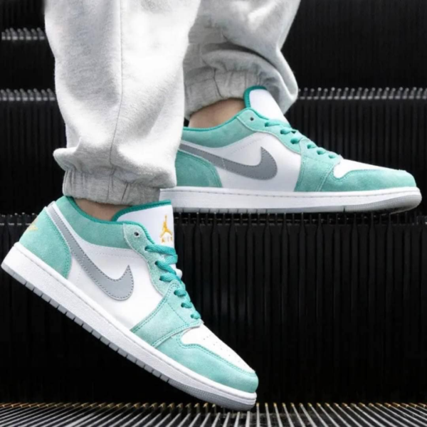 Giày Nike Air Jordan 1 Low 'New Emerald' DO8244-301 - Ảnh 2
