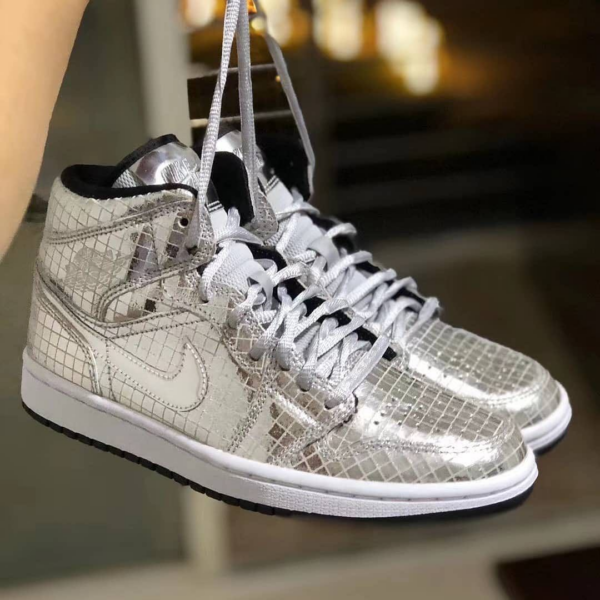 Giày Nike Wmns Air Jordan 1 Mid 'Disco Ball' CU9304-001 - Ảnh 4