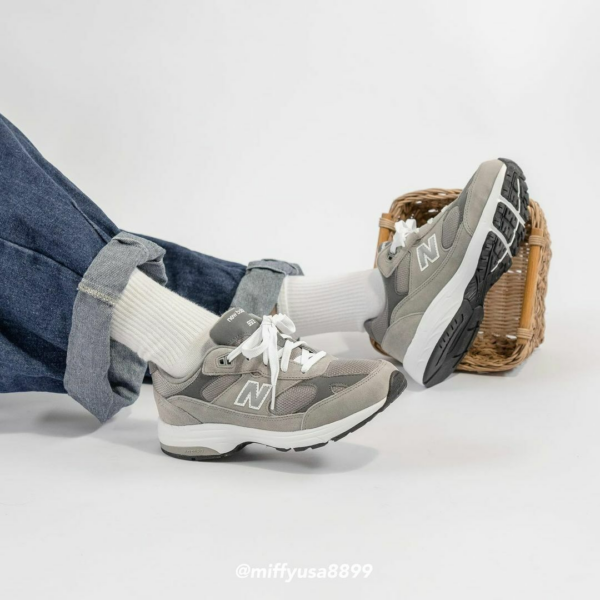 Giày New Balance 993v1 Big Kid 'Grey' GC993GW - Ảnh 3