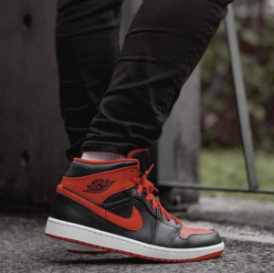 Giay Nike Air Jordan 1 Mid 'Alternate Bred' DQ8426-060
