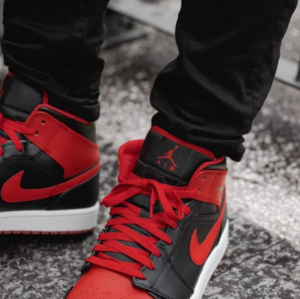 Giay Nike Air Jordan 1 Mid 'Alternate Bred' DQ8426-060