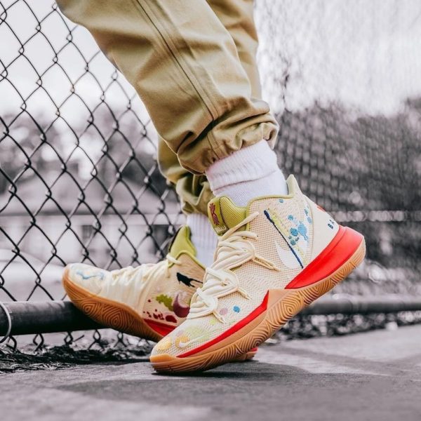 Giày Nike Bandulu x Kyrie 5 'Embroidered Splatters' CK5836-100 - Ảnh 2