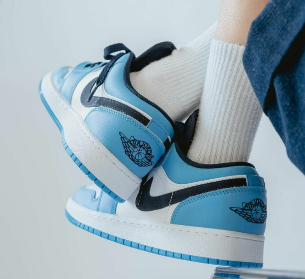 Giày Nike Air Jordan 1 Low GS 'UNC' 553560-144 - Ảnh 5