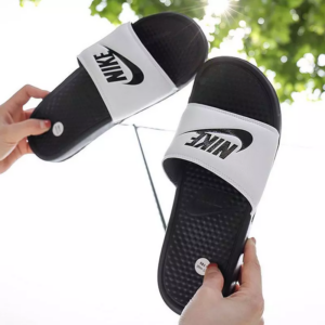 Alternative view of Dép Nike Benassi Slides 'White' 343880-100