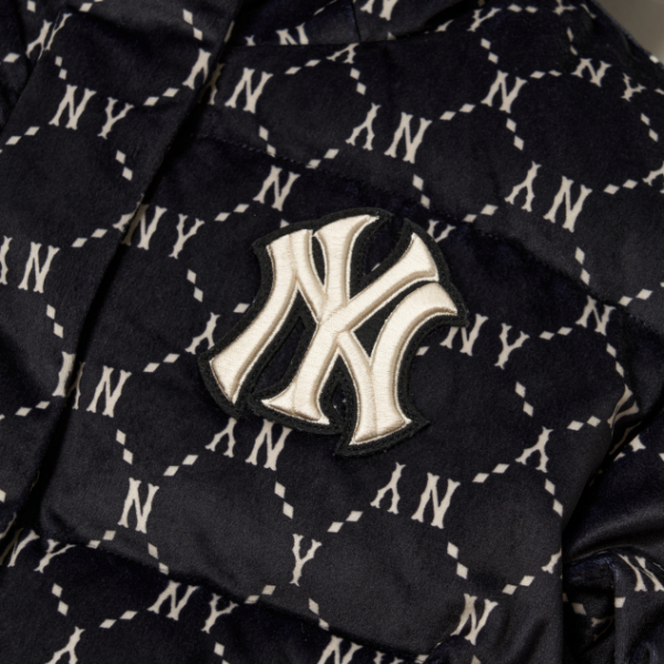 Áo MLB Women's Diamond Monogram Crop Short Padded NY Yankees 3FDJM0216-50BKS - Ảnh 5