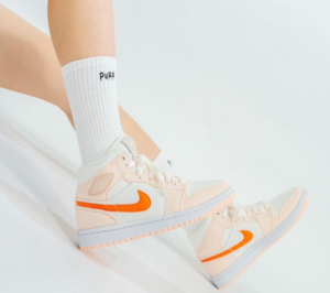 Alternative view of Giày Nike Air Jordan 1 Mid SE 'Corduroy' DA8009-108