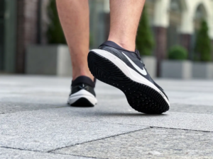 Giay Nike Air Zoom Vomero 16 'Black White' DA7245-001