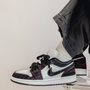 Alternative view of Giày Nike Wmns Air Jordan 1 Low SE Utility 'White Black Red' DD9337-106