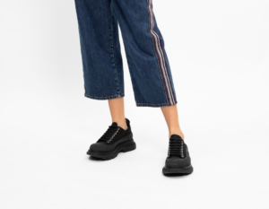 Alternative view of Giày Alexander McQueen Wmns Tread Slick Lace Up 'Triple Black' 611705-W4L32-1000