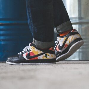 Alternative view of Giày Nike Dunk SB Low 'Tie Dye Raygun Black' BQ6832-001