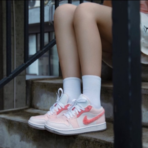 Alternative view of Giày Nike Wmns Air Jordan 1 Low SE 'Mighty Swooshers' DM5443-666