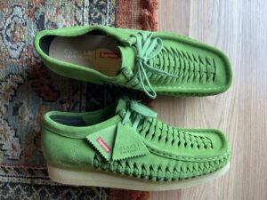 Giay Clarks x Supreme Woven Wallabee 'Green' 261-60848