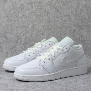 Giay Nike Air Jordan 1 Low GS 2023 'Triple White' 553560-136