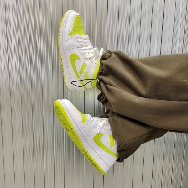 Giày Nike Wmns Air Jordan 1 Mid 'White Lime' BQ6472-131 - Ảnh 3