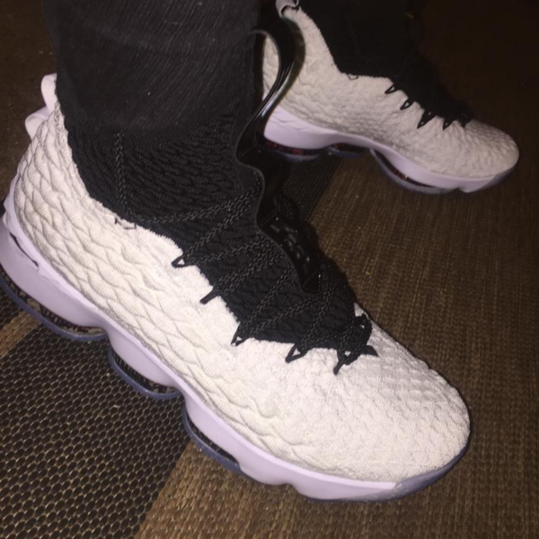 Giày Nike Lebron 15 GS 'Graffiti' AQ6176-100 - Ảnh 2