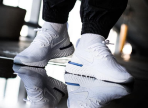 Alternative view of Giày Nike Epic React Flyknit 'White Racer Blue' AQ0067-100