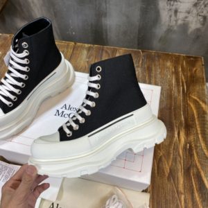 Alternative view of Giày Alexander McQueen Tread Slick Boots 'Black White' 604254-W4L32-1070