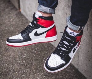 Alternative view of Giày Nike Air Jordan 1 Retro BG 'Black Toe' 2016 575441-125