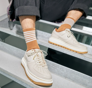 Giay Nike Air Force 1 Luxe 'Pecan' DB4109-200