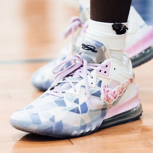 Giày Nike LeBron 18 Low EP x atmos 'Sakura' CV7564-101 - Ảnh 4