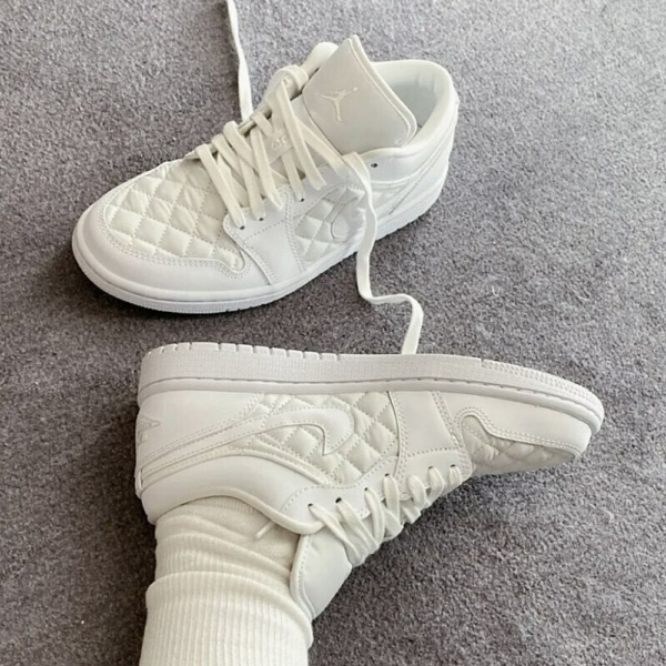 Giay Nike Air Jordan 1 Low Quilted 'White' DB6480-100