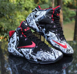 Alternative view of Giày Nike LeBron 11 'Graffiti' 616175-100
