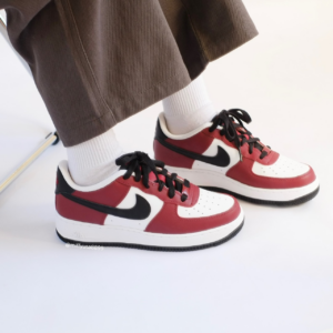 Giay Nike Air Force 1 LV8 GS 'Team Red' FD0300-600