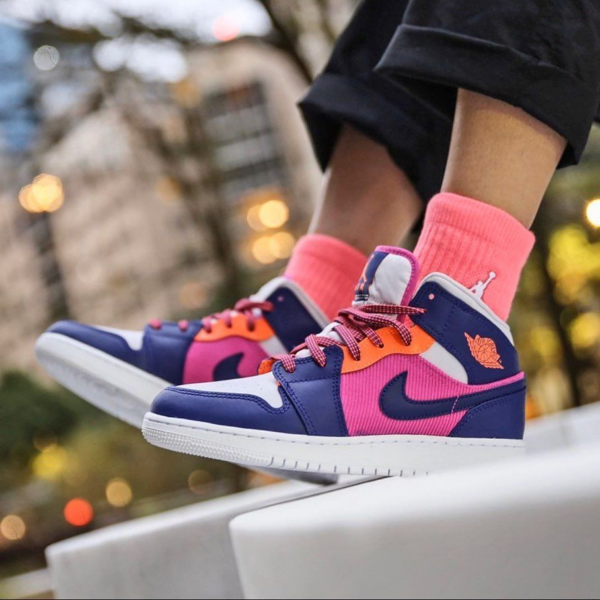 Giày Nike Air Jordan 1 Mid GS 'Fire Pink' 555112-602 - Ảnh 3