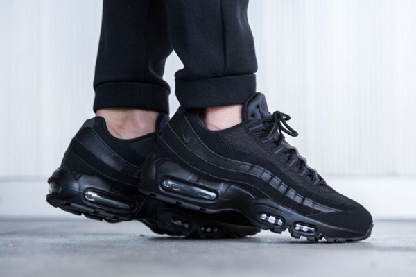 Giày Nike Air Max 95 'Essential Triple Black' CI3705-001 - Ảnh 5