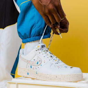 Alternative view of Giày Nike Air Force 1 '07 LV8 'Paint Splatter' CZ0339-100