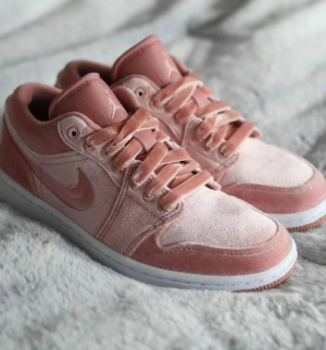 Giay Nike Air Jordan 1 Low SE 'Pink Velvet' DQ8396-600