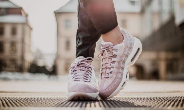 Giày Nike Air Max 95 Deluxe 'Particle Rose' AA1103-600 - Ảnh 2