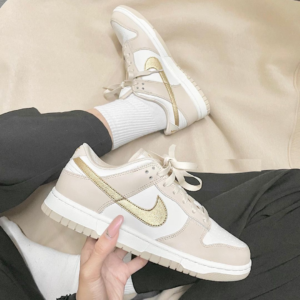 Giay Nike Wmns Dunk Low 'Gold Swoosh' DX5930-001