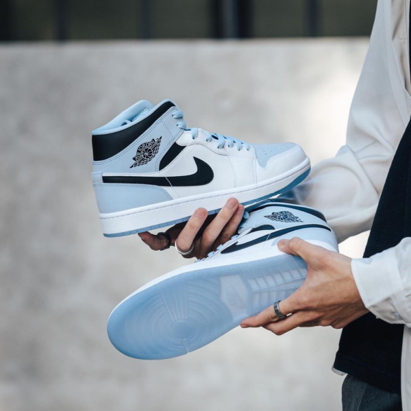 Giay Nike Air Jordan 1 Mid SE GS 'White Ice Blue' DV1337-104