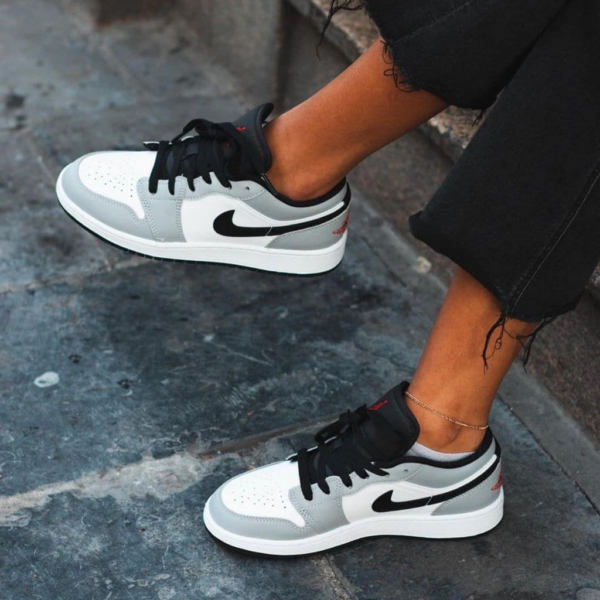 Giày Nike Air Jordan 1 Low 'Light Smoke Grey' 553558-030 - Ảnh 4