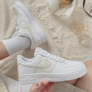 Giay Nike Air Force 1 'White Gold' DO9458-100