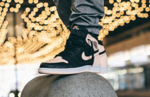Alternative view of Giày Nike Air Jordan 1 Retro High OG 'Crimson Tint' 555088-081