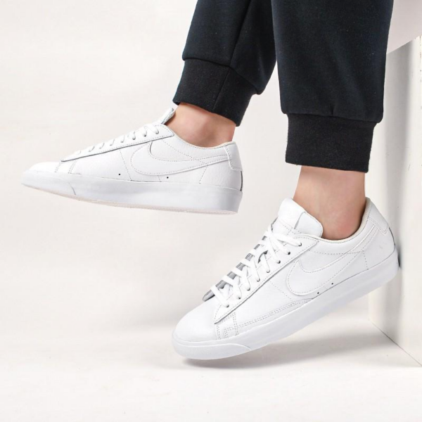 Giày Nike Blazer Low LE 'Triple White' AQ3597-100 - Ảnh 4