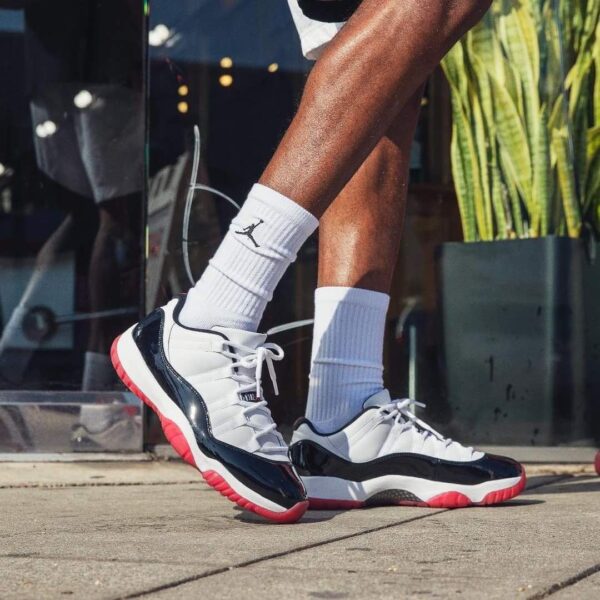 Giày Nike Air Jordan 11 Retro Low GS 'Concord-Bred' 528896-160 - Ảnh 3