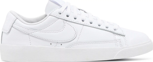 Giay Nike Blazer Low LE 'Triple White' AV9370-111