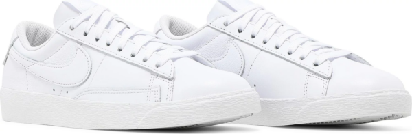 Giay Nike Blazer Low LE 'Triple White' AV9370-111