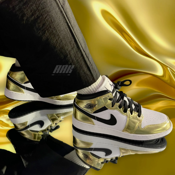 Giày Nike Air Jordan 1 Mid SE GS 'Metallic Gold' DC1420-700 - Ảnh 2